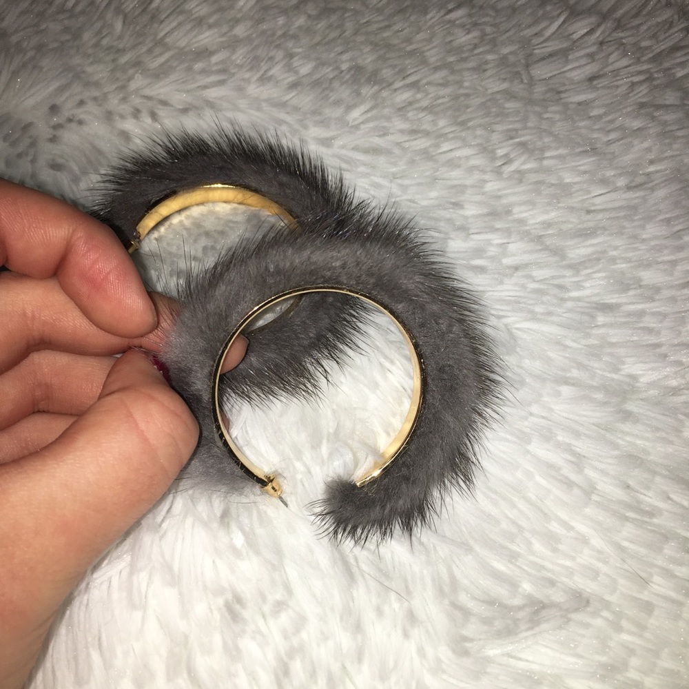 Last Chance! Zara Fur Hoop Earrings gray color - Picture 5 of 8